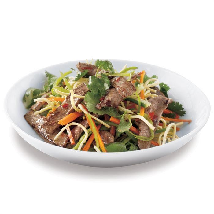 Beef salad with crunchy noodles