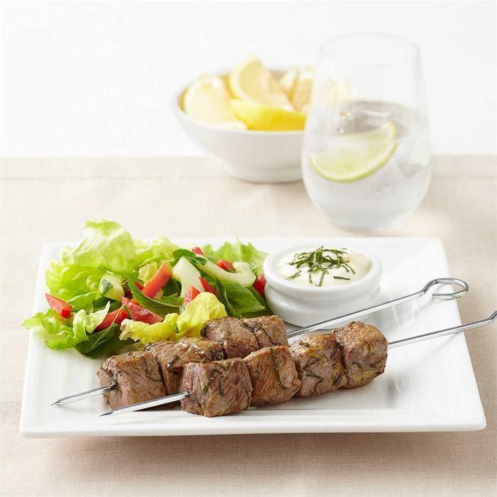 Lamb kebabs and yoghurt sauce