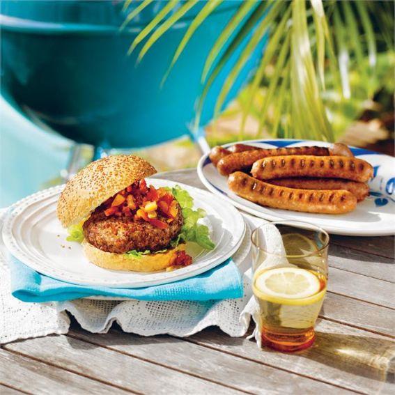 Barbecued beef burger with mango relish