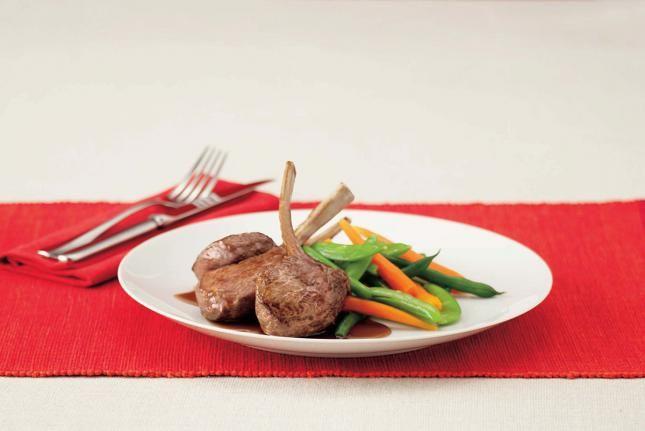 Lamb cutlets with redcurrant sauce