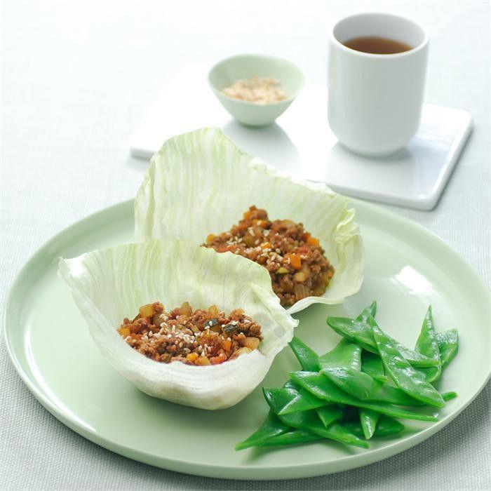 Stir-fried beef mince and veggies served in lettuce cups