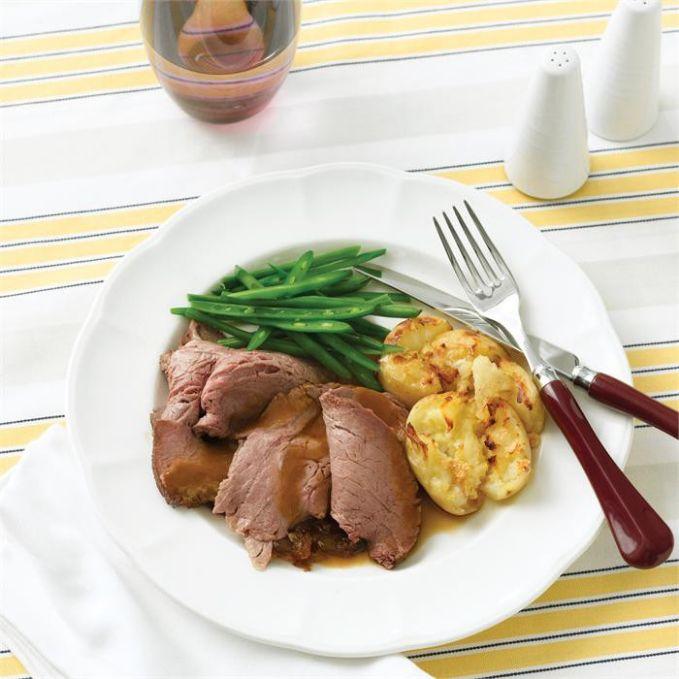 Roasted beef rump with a quick and easy pan gravy