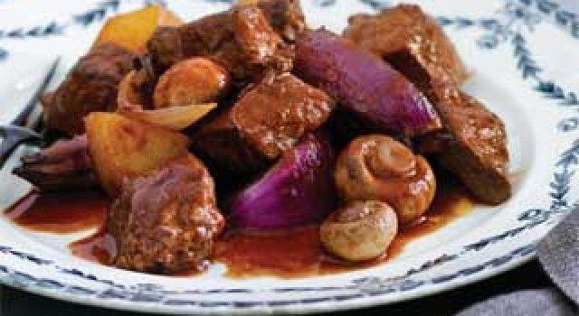 One-pot beef casserole with red onion and mushrooms